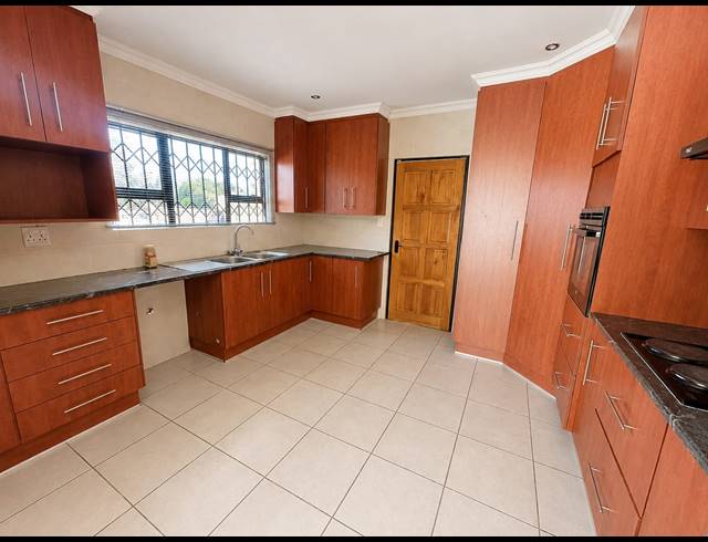 3 BEDROOM HOUSE TO LET IN ROTHDENE